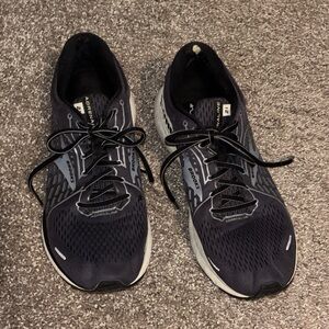 Brooks Men's Black and Gray Athletic Shoes Men’s Size 12